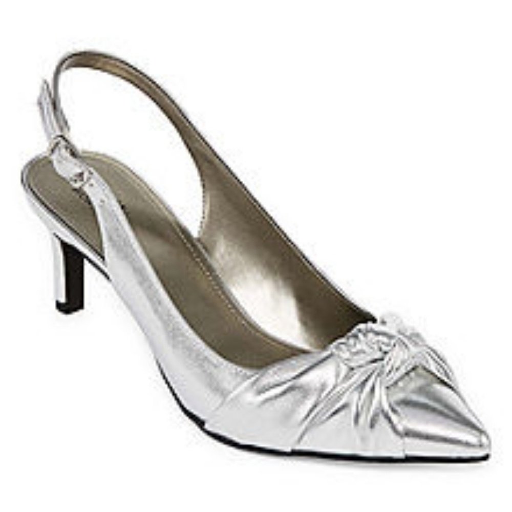 👠Worthington"Dean"Slvr Kitten Heels